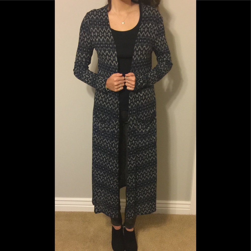 NWOT long sweater. Large. Navy and tan